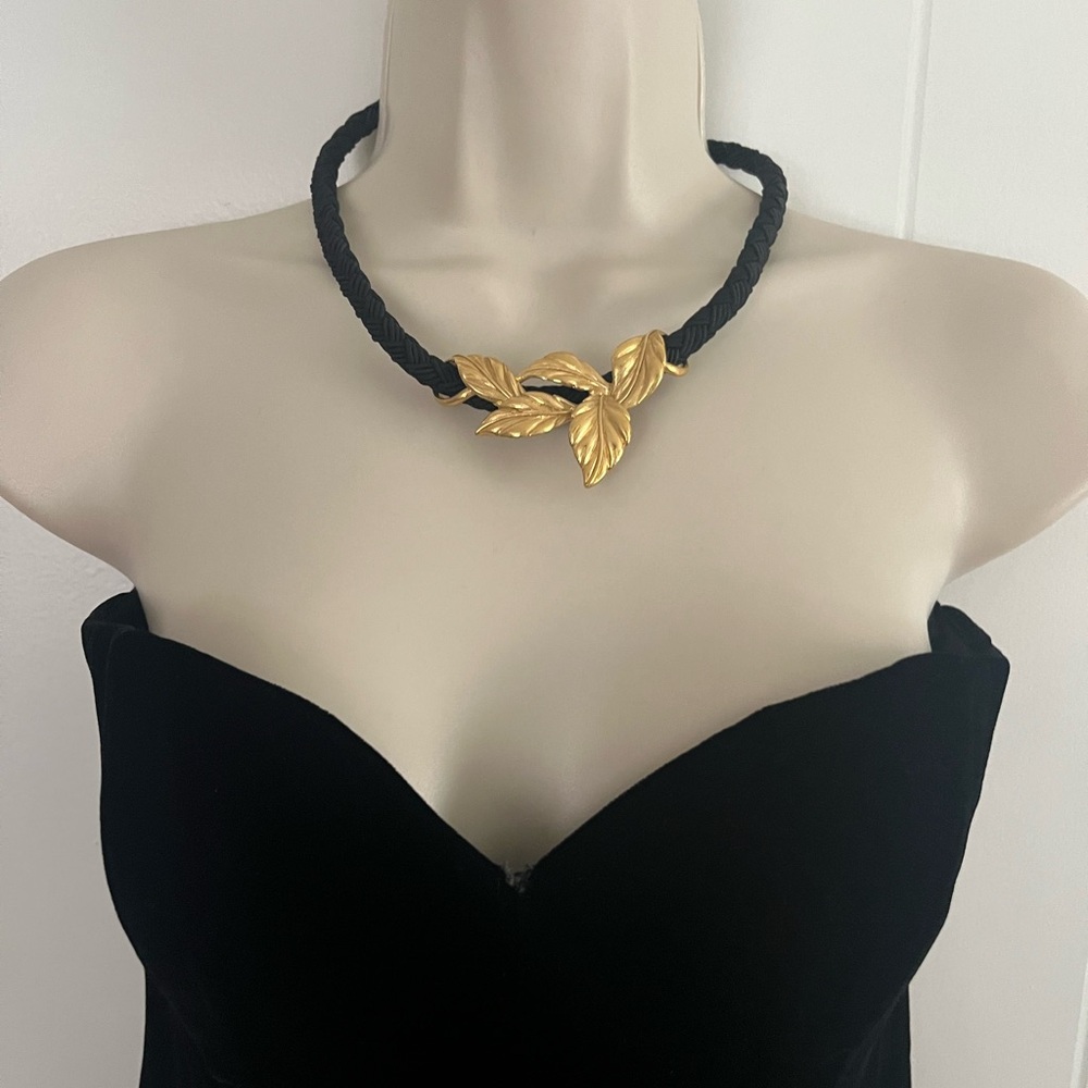 Vintage | Avon Gold Tone Whispering Leaves Cord Choker Necklace!!!
